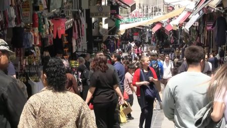 Emekli bayramda meskeninde geçmişi özleyecek